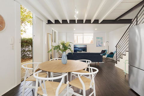 Large Converted Church Apartment In Top Location - Darwin Holiday 1