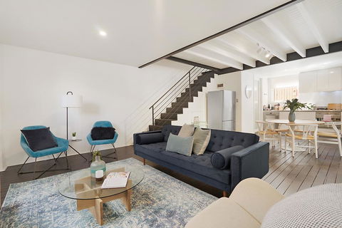 Large Converted Church Apartment In Top Location - Darwin Holiday 0