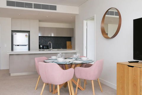 Large Modern 2 Bedroom Apartment Near Lake Claremont - Darwin Holiday 3