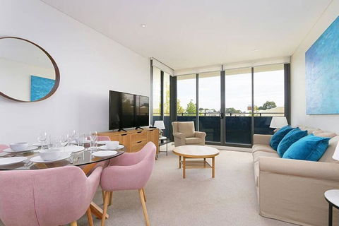 Large Modern 2 Bedroom Apartment Near Lake Claremont - Darwin Holiday 0
