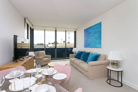 Large Modern 2 Bedroom Apartment Near Lake Claremont - Darwin Holiday 1