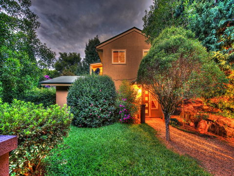 Laurels - Darwin Holiday 3