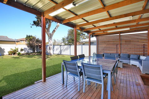 Lazy Days Beach House, Jervis Bay - Pet Friendly, 4 Mins Walk To Beach - Darwin Holiday 1