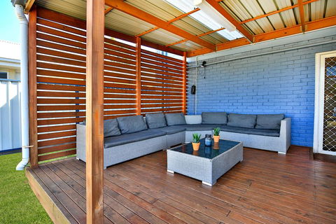 Lazy Days Beach House, Jervis Bay - Pet Friendly, 4 Mins Walk To Beach - Darwin Holiday 2