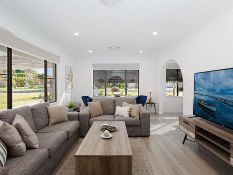 Le Maison, 77 Horace St - Stunning House With Ducted Air, WIFI And Linen Provided - Darwin Holiday 1