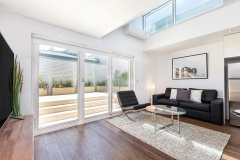 Leichhardt Self-Contained Modern One-Bedroom Apartment (9NOR) - Darwin Holiday 0