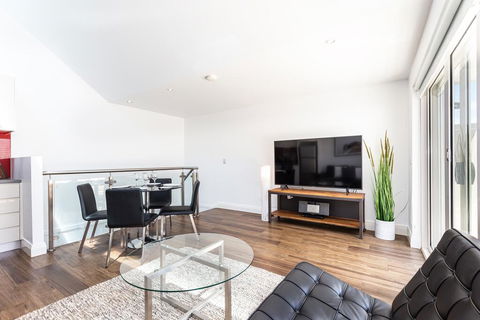 Leichhardt Self-Contained Modern One-Bedroom Apartment (9NOR) - Darwin Holiday 1
