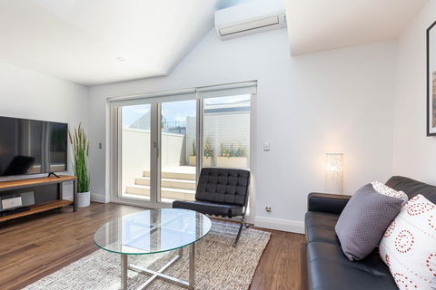 Leichhardt Self-Contained Modern One-Bedroom Apartment (9NOR) - Darwin Holiday 2