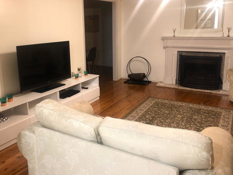 Leura Camellias - Darwin Holiday 2