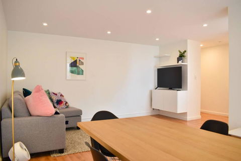 Light And Airy North Bondi Apartment - Darwin Holiday 2