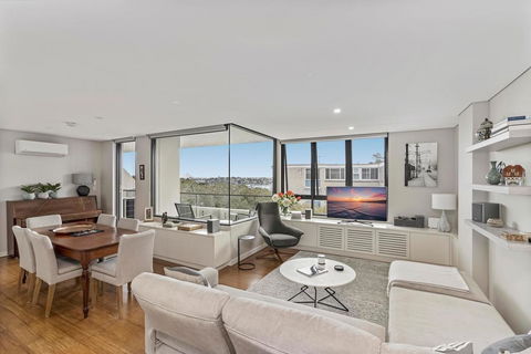 Light Filled Apartment With Sweeping Harbour Views - Darwin Holiday 0