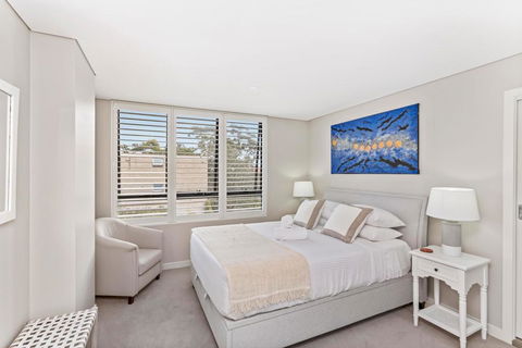 Light Filled Apartment With Sweeping Harbour Views - Darwin Holiday 1