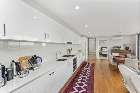Light Filled Apartment With Sweeping Harbour Views - Darwin Holiday 2