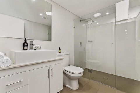 Light Filled Apartment With Sweeping Harbour Views - Darwin Holiday 3