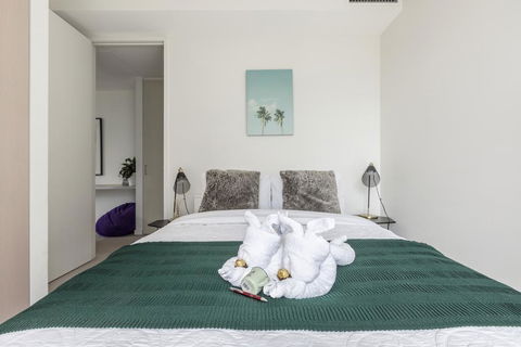 LIGHT, AIRY, SPACIOUS QUEENS ROAD APARTMENT - Darwin Holiday 3