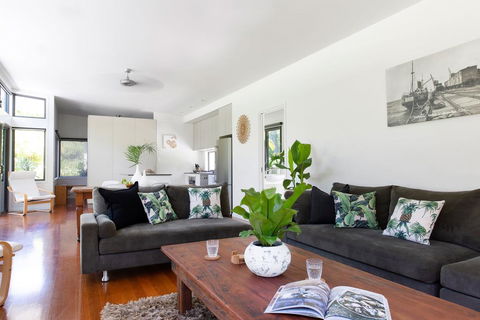 Lily Pad At Byron Bay - Darwin Holiday 2