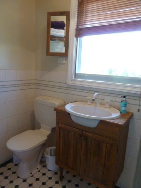 Lilys By The Lake - Raymond Island Accommodation - Darwin Holiday 3