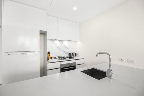 Luxe Apartment With Balcony And Pool Near Galleries - Darwin Holiday 2