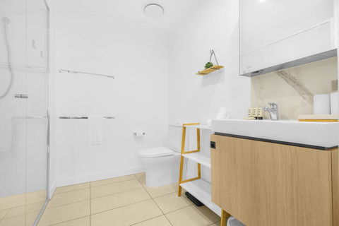 Luxe Apartment With Balcony And Pool Near Galleries - Darwin Holiday 3