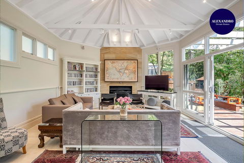 Luxe Mountain Retreat - Katoomba - 4 Bed & Bath - Darwin Holiday 0