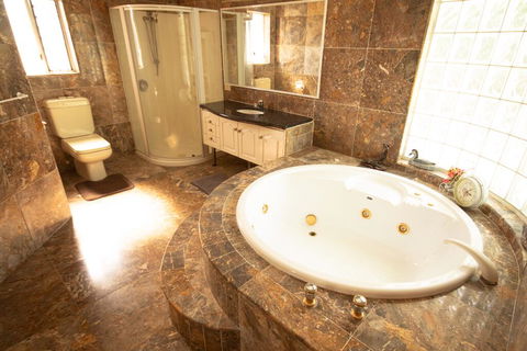 Luxuary Self-contained Living With Spa. - Darwin Holiday 0