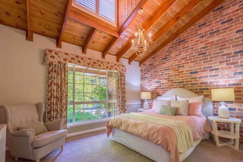 Luxurious Home On 5 Acres, Close To CBD - Sleeps 18 - Darwin Holiday 2