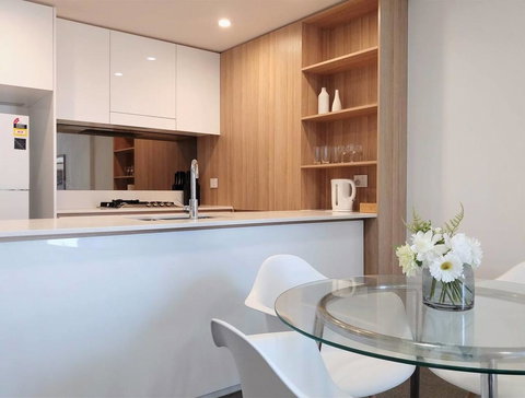 Luxury 1 Bedroom + 1 Study With 1 Parking - Darwin Holiday 2