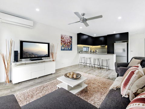 Luxury 1 Bedroom Home In Broadbeach Waters! - Darwin Holiday 1