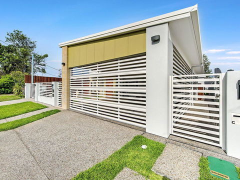 Luxury 1 Bedroom Home In Broadbeach Waters! - Darwin Holiday 0