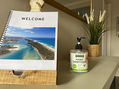 Luxury 4BR Home With KING Bed Lakes Entrance - Darwin Holiday 1