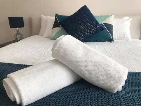 Luxury 4BR Home With KING Bed Lakes Entrance - Darwin Holiday 2