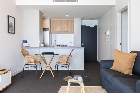 Luxury Beachfront Apartment In Newcastle - Darwin Holiday 2