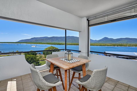 Luxury Cairns Penthouse Apt With Ocean Views (903) - Darwin Holiday 0