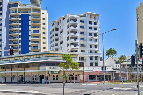 Luxury Cairns Penthouse Apt With Ocean Views (903) - Darwin Holiday 1