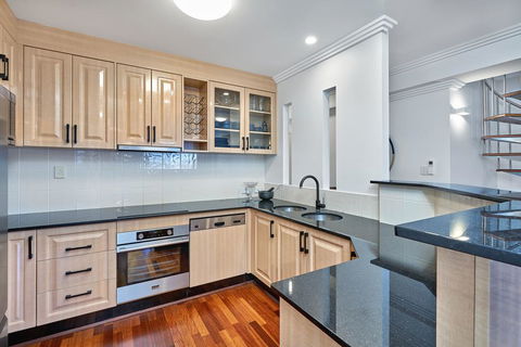 Luxury Cairns Penthouse Apt With Ocean Views (903) - Darwin Holiday 2