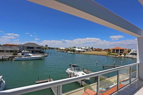 Luxury Canal Vista - Darwin Holiday 2