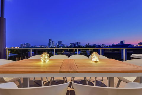 Luxury Darwin City Lights Jacuzzi Central Location Large House New Furnishings - Darwin Holiday 1