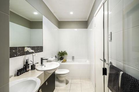 LUXURY Davcorp Executive Rentals - Free Wifi Wine Netflix And Parking In Brompton - Darwin Holiday 1