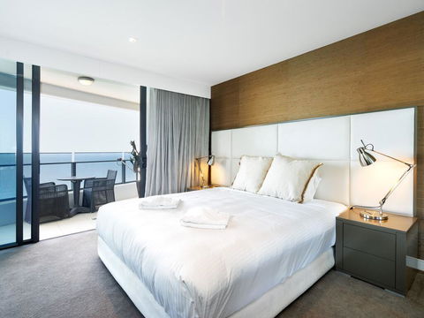 Luxury For The Soul 2 Bedroom Beachfront Apartment - Darwin Holiday 2