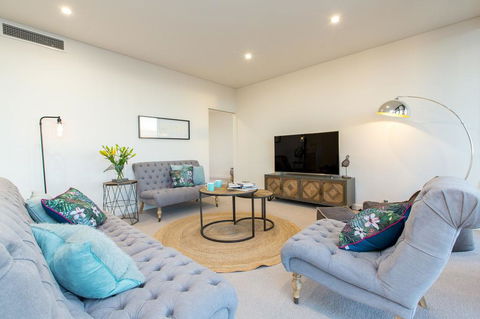 Luxury Four Bedroom Apartment - Darwin Holiday 0