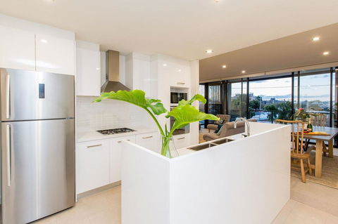 Luxury Four Bedroom Apartment - Darwin Holiday 1
