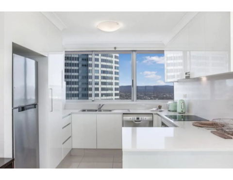Luxury Holiday Escape High Above Surfers Paradise - Darwin Holiday 3