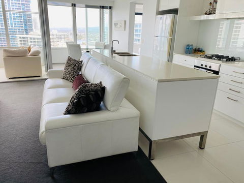 Luxury Large One Bedroom Surfers Paradise - Darwin Holiday 3