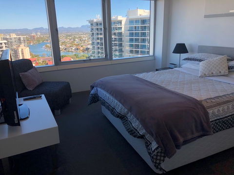 Luxury Large One Bedroom Surfers Paradise - Darwin Holiday 0