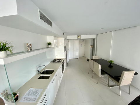 Luxury Large One Bedroom Surfers Paradise - Darwin Holiday 1