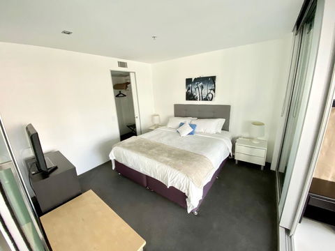 Luxury Large One Bedroom Surfers Paradise - Darwin Holiday 2