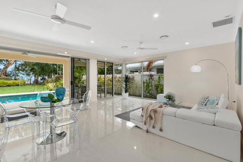 Luxury Living On The Beachfront - Darwin Holiday 3