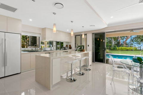 Luxury Living On The Beachfront - Darwin Holiday 2