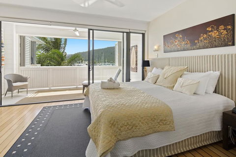 Luxury Marina View Apartment - Darwin Holiday 1