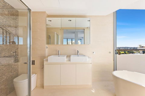 Luxury Ocean Penthouse - Darwin Holiday 1